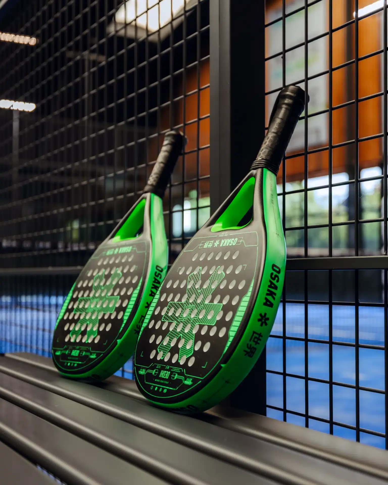 Padel Mate Club rackets op de club